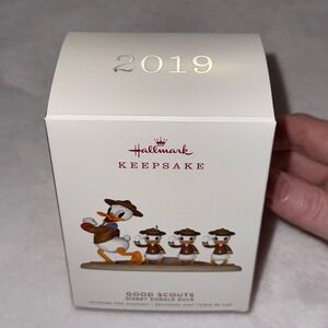 Donald Duck Hallmark Keepsake 2019 Good Scouts Ornament (New in Box)